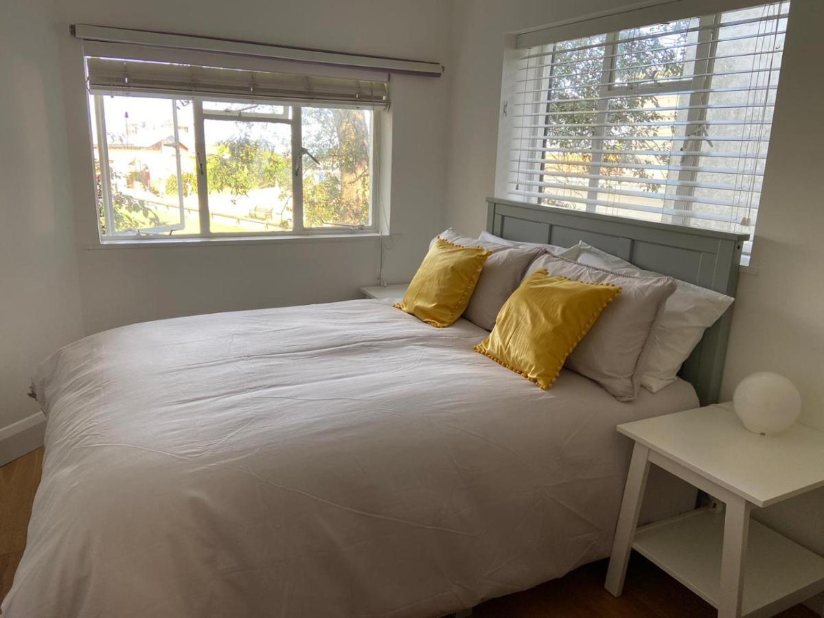 Warwick House - Stunning House With Terrace And Sea Views, Sleeps 11 Villa Worthing Buitenkant foto