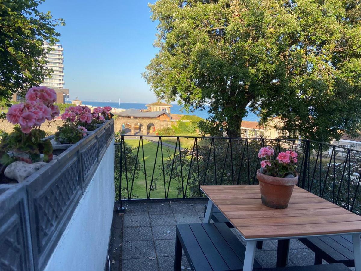 Warwick House - Stunning House With Terrace And Sea Views, Sleeps 11 Villa Worthing Buitenkant foto