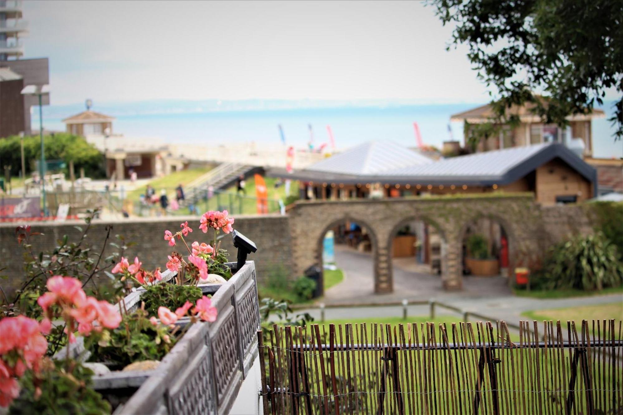 Warwick House - Stunning House With Terrace And Sea Views, Sleeps 11 Villa Worthing Buitenkant foto